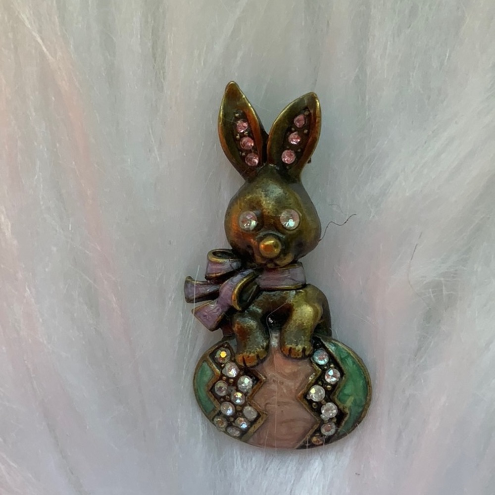 EASTER EGG BUNNY RABBIT PIN BROOCH